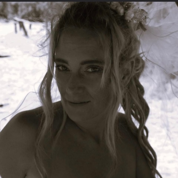 Meet your Posher, Lori - Picture 1 of 2